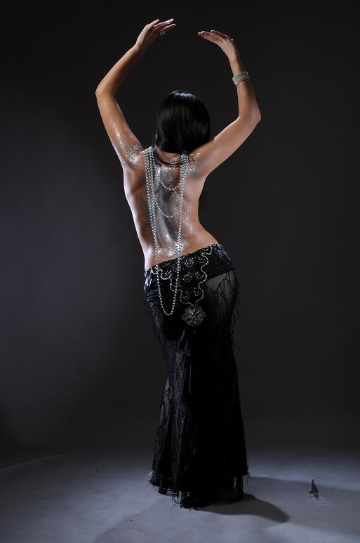 Опытная танцовщица показала роскошное тело - секс фото 